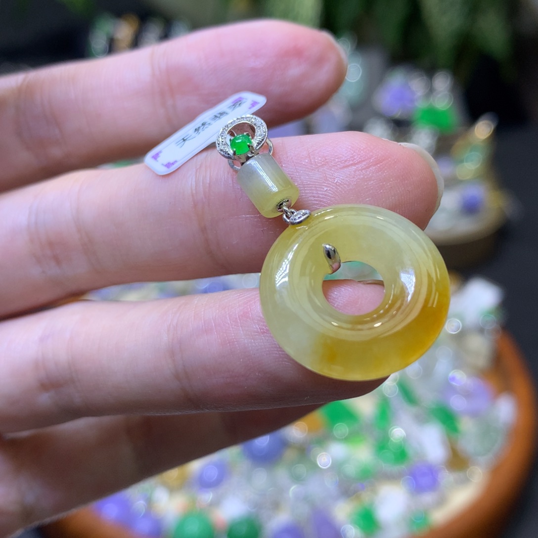 颈饰18K金镶嵌翡翠