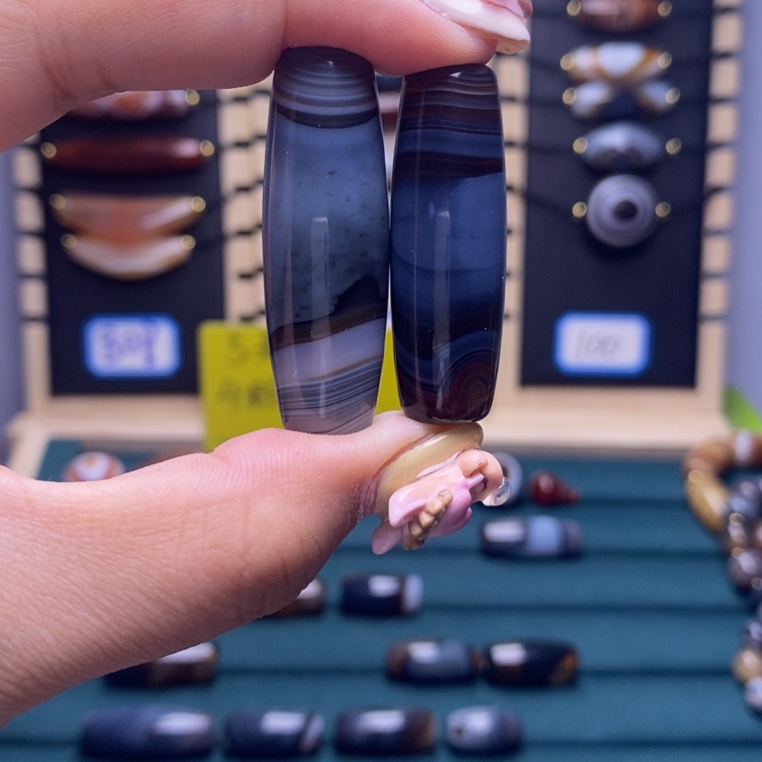 右***钉玛瑙/玉髓合金吊坠(不含链)