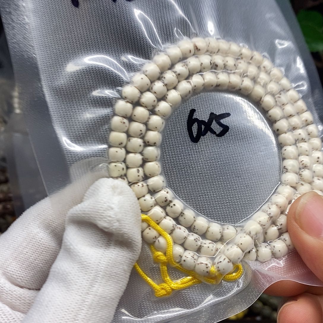 星月菩提手串瓷白65