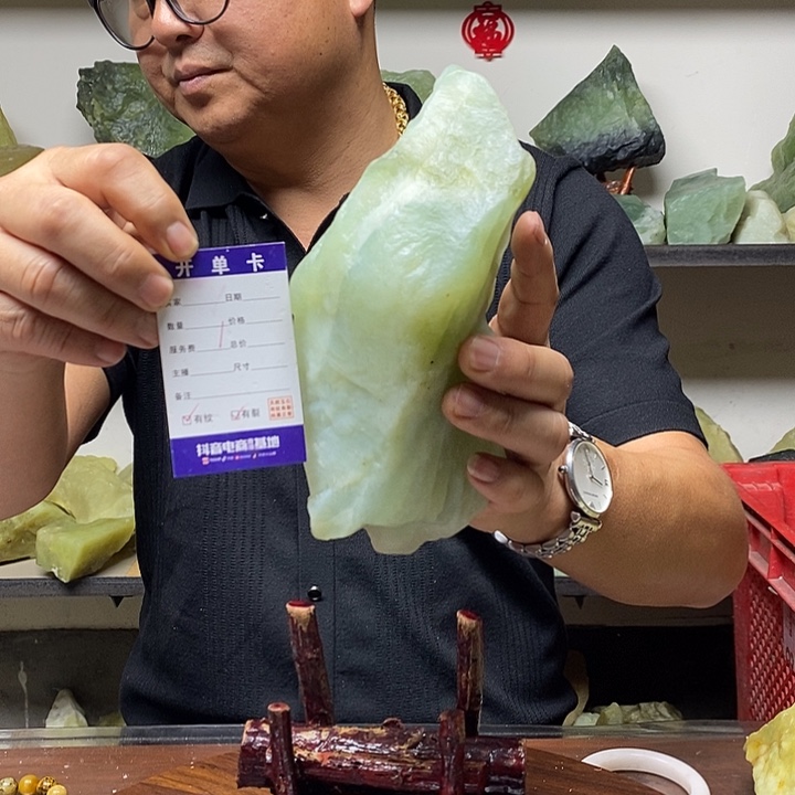 蛇纹石玉未镶嵌纯天然岫玉原石