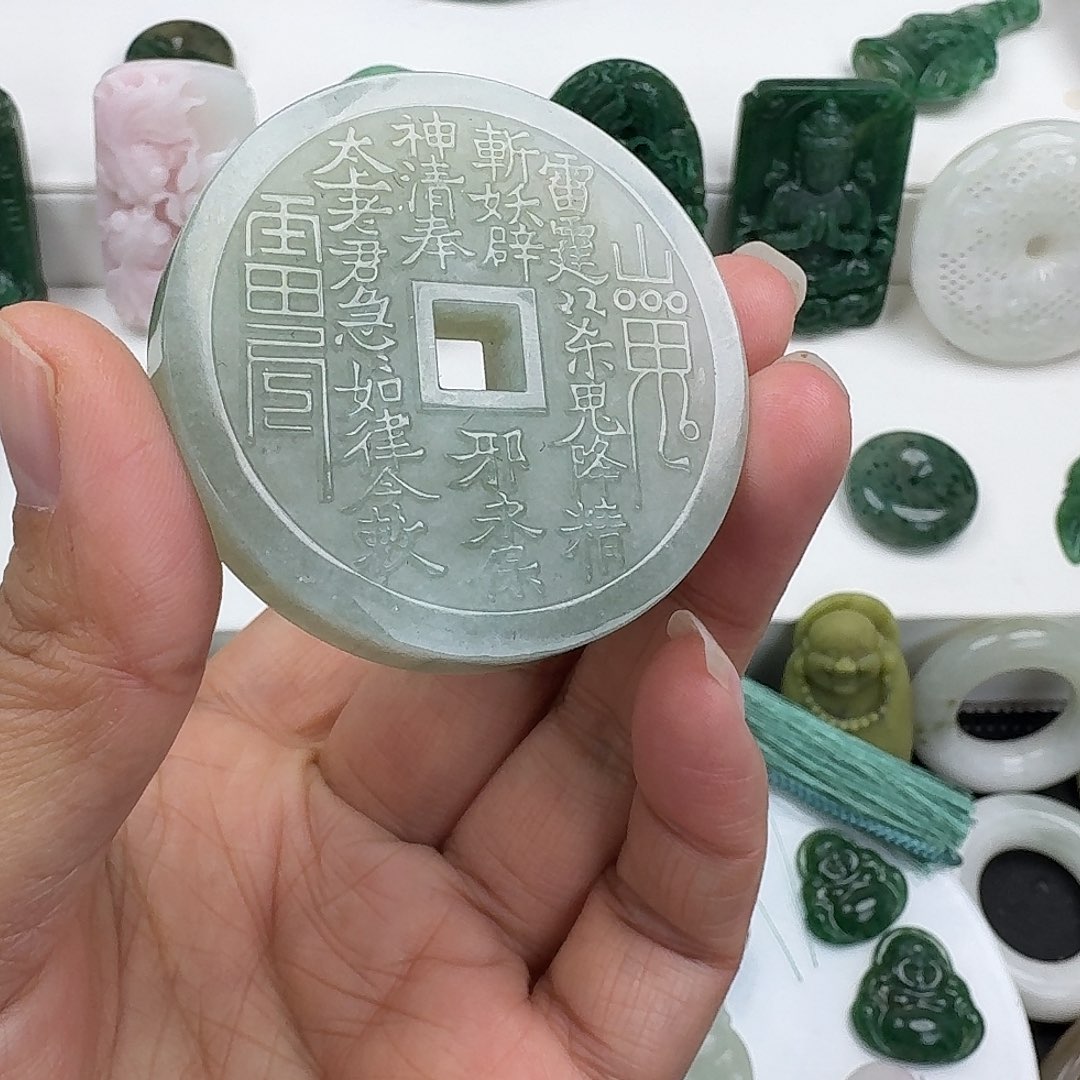 独山玉未镶嵌颈饰