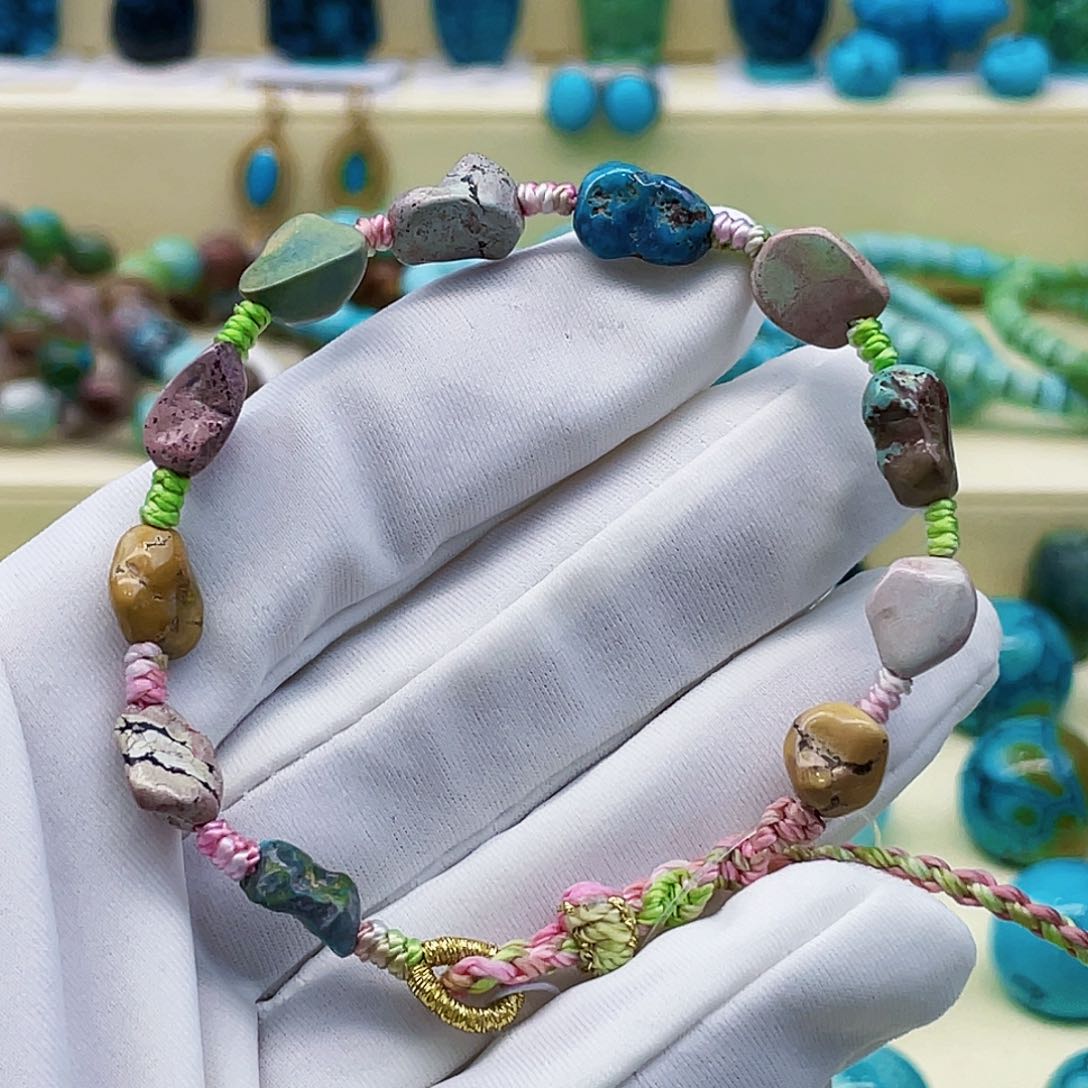 绿松石未镶嵌颈饰