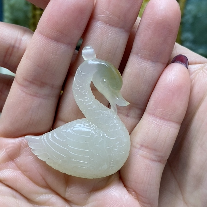 蛇纹石玉挂件未镶嵌