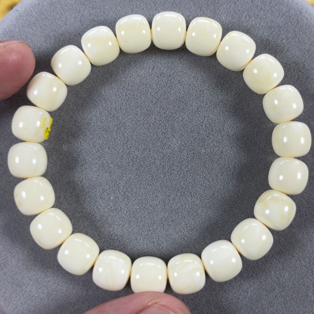 蜜蜡手串未镶嵌俄料同料瓷白