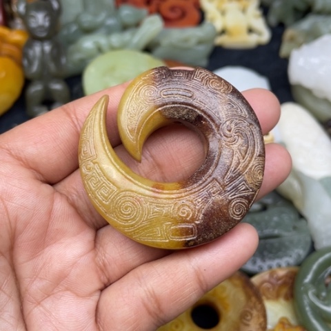 岫岩老玉（透闪石质玉）颈饰未镶嵌75