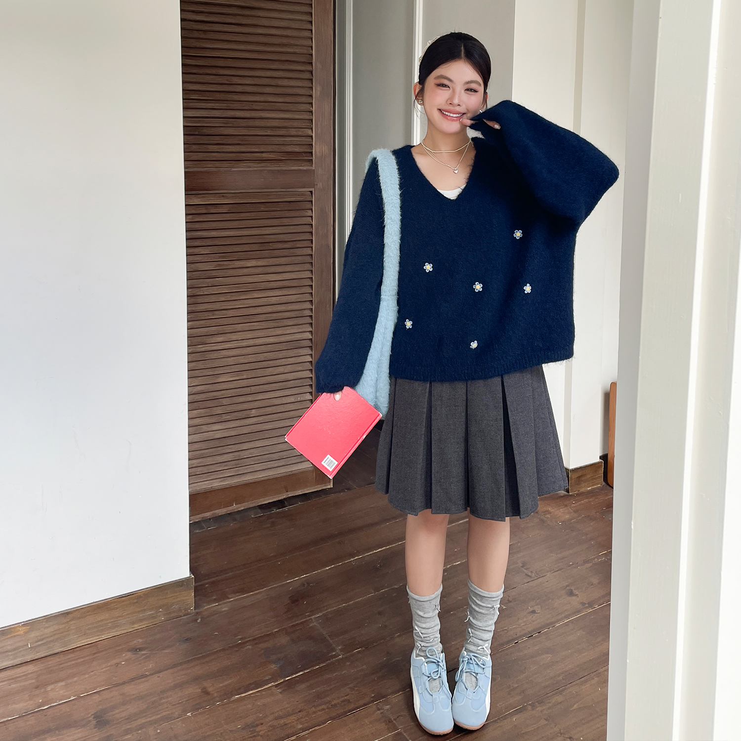 秋冬氛围感穿搭独特漂亮花朵刺绣毛衣大码女装胖mm韩系慵懒风上衣