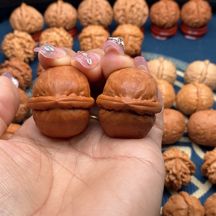 文玩核桃把件王*震手捻