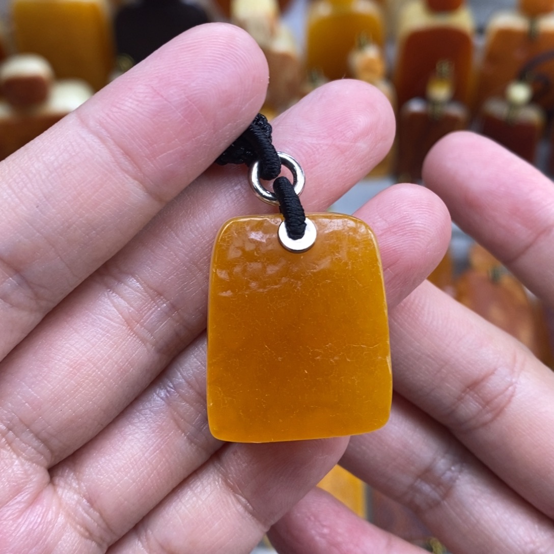 蜜蜡未镶嵌珠宝奇石