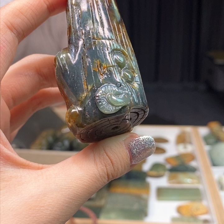 岫岩河磨玉（透闪石质玉）颈饰未镶嵌