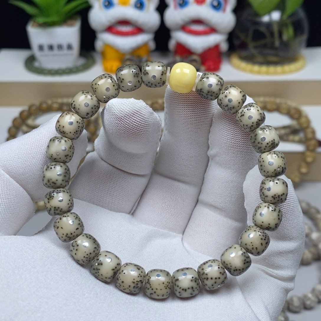星月菩提手串糯冰绿银钉9-8