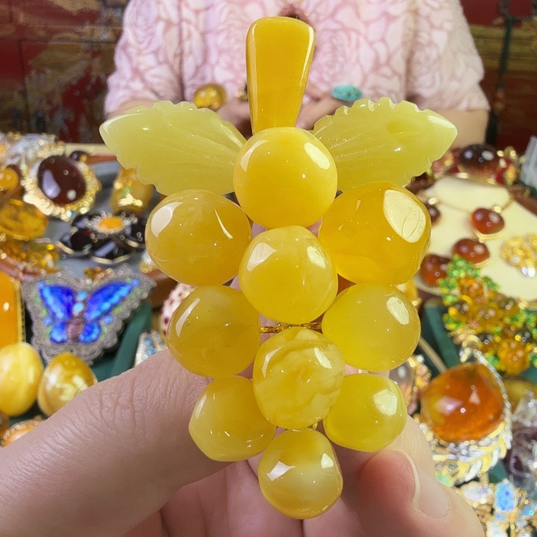 蜜蜡未镶嵌颈饰胸针