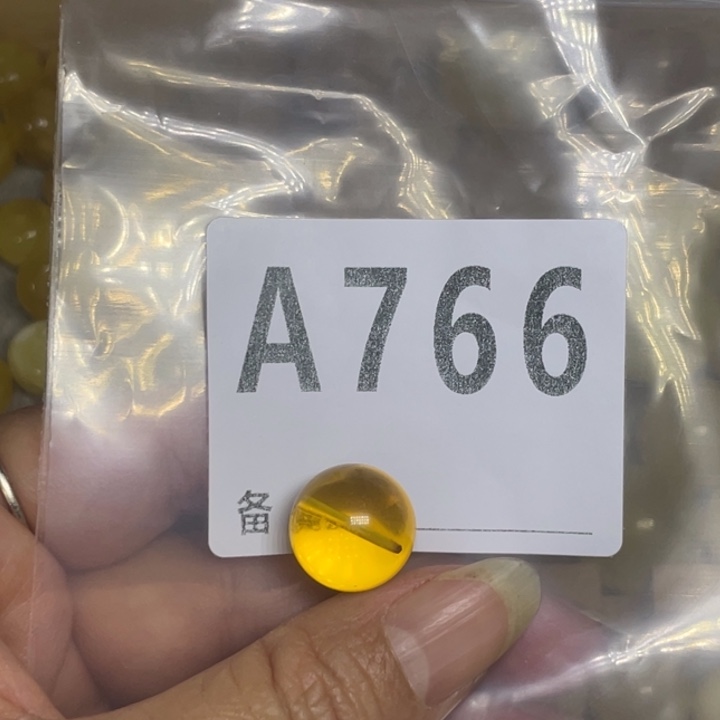 琥珀未镶嵌裸石微瑕14.6