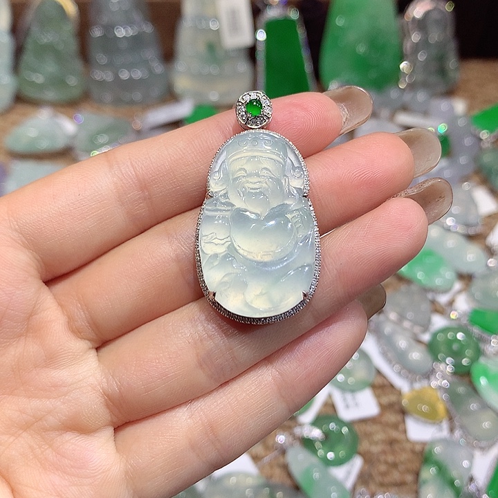 翡翠18K金镶嵌颈饰财