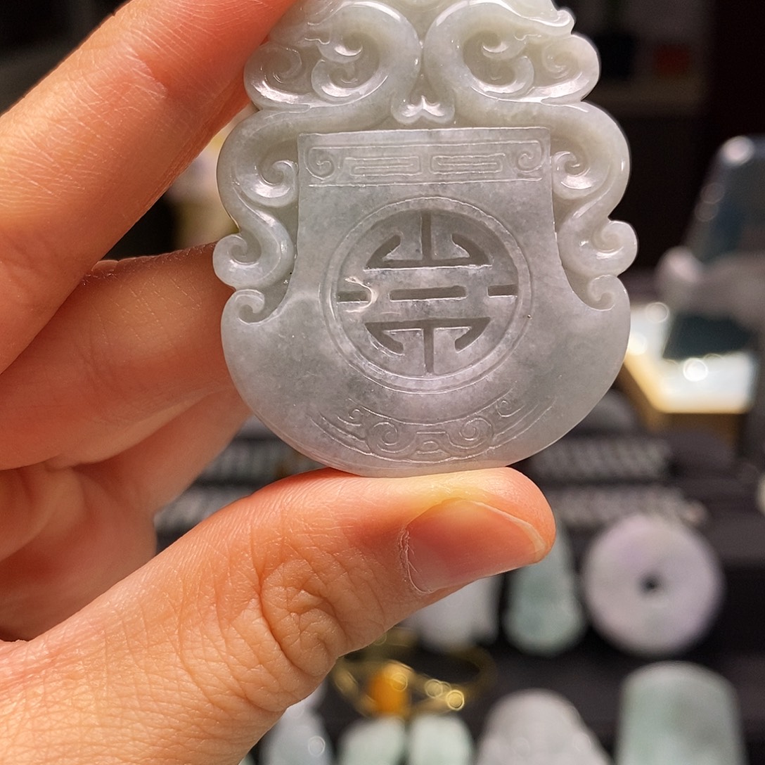 翡翠未镶嵌颈饰双龙