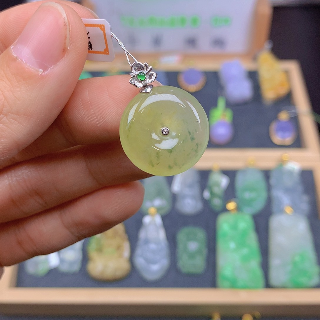 翡翠颈饰18K金镶嵌翡翠