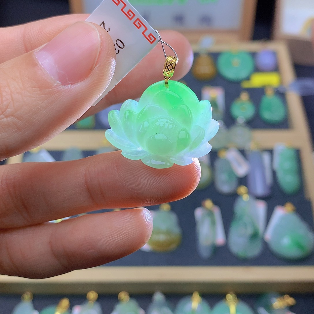 翡翠颈饰18K金镶嵌翡翠