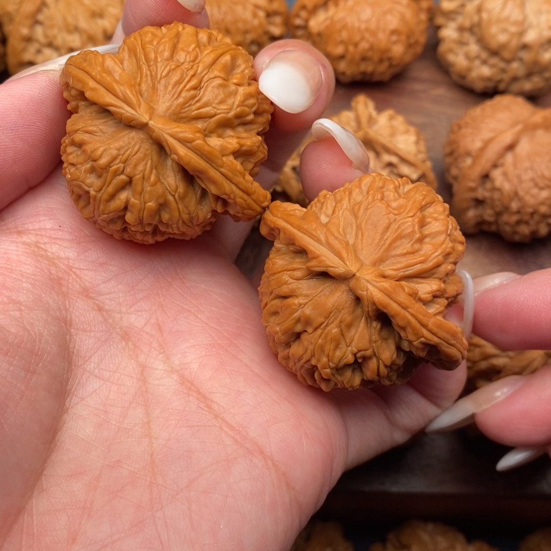 文玩核桃把件全品，红皮精配白狮子42