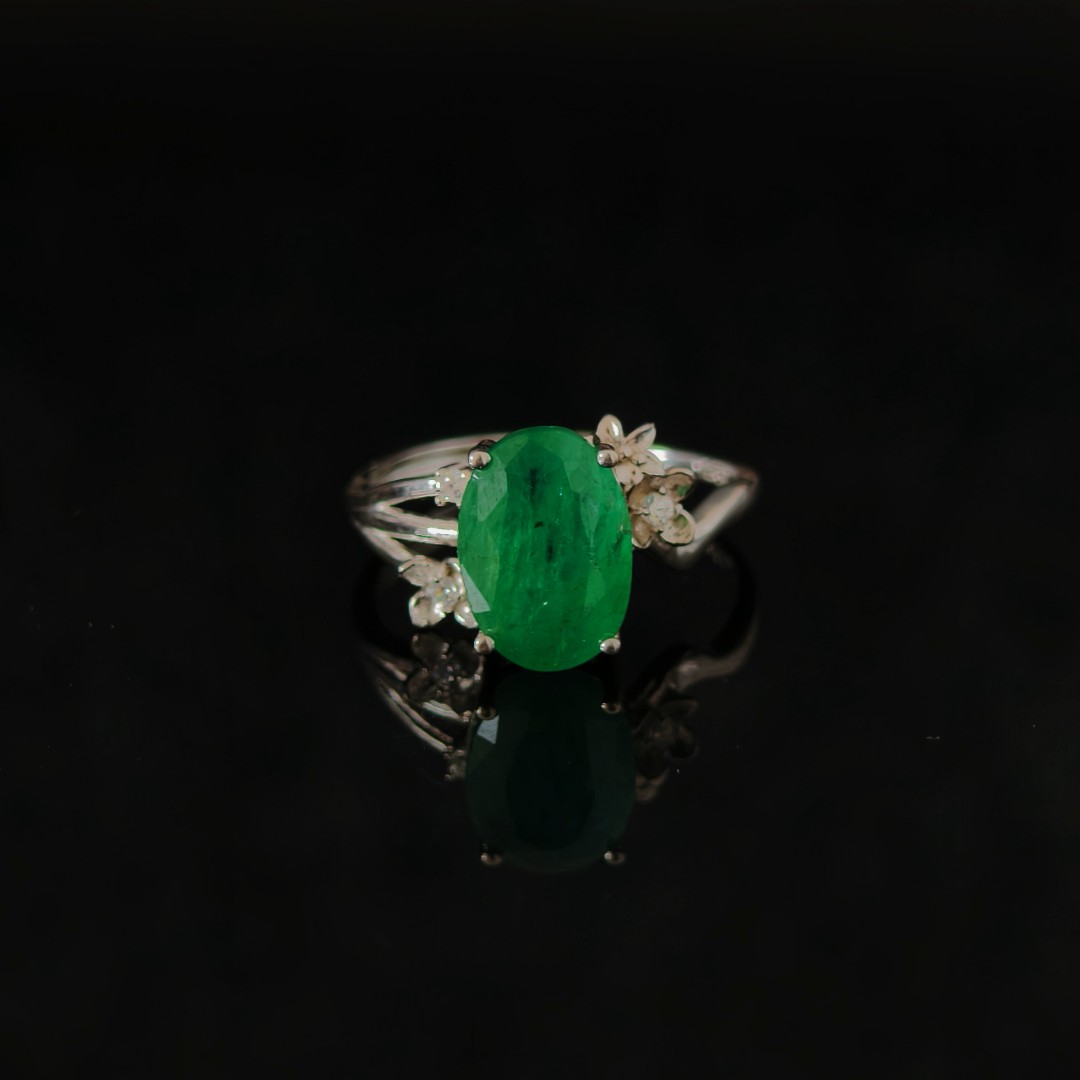 ZBWYZL660-【五月生辰石】天然祖母绿戒指（主石约6克拉）年终福利