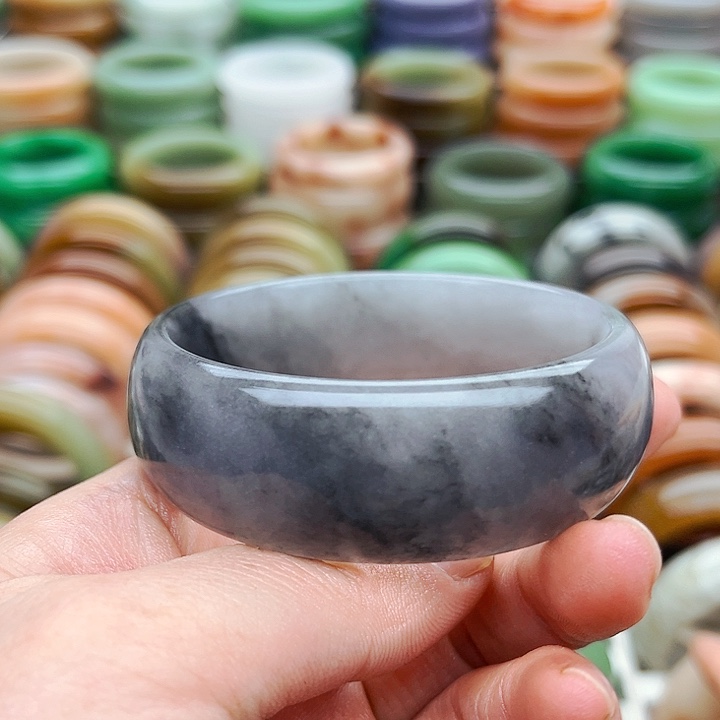 未镶嵌手镯（圆镯）石英质玉