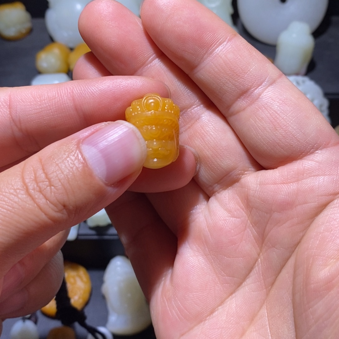 逆***8和田玉未镶嵌颈饰