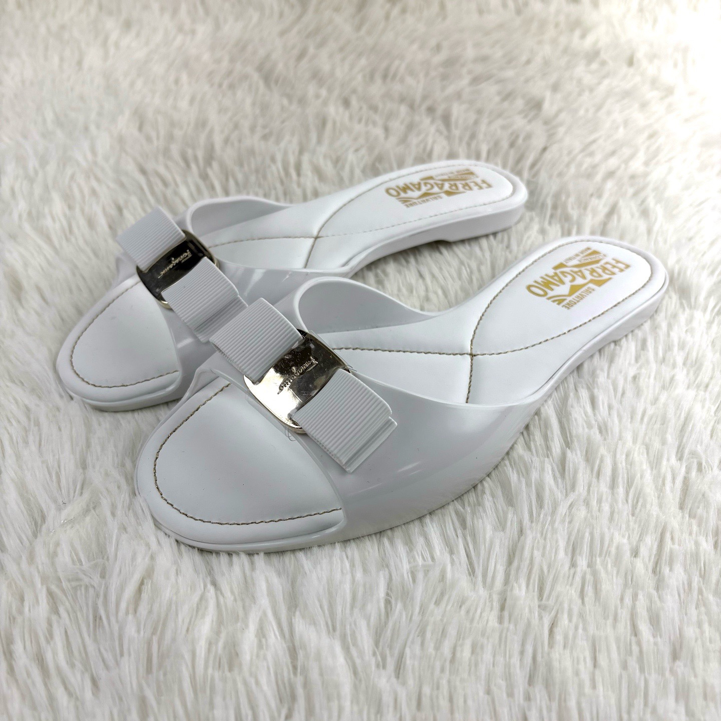 未使用 FERRAGAMO/菲拉格慕 白色漆皮拖鞋37.5码原盒14846996