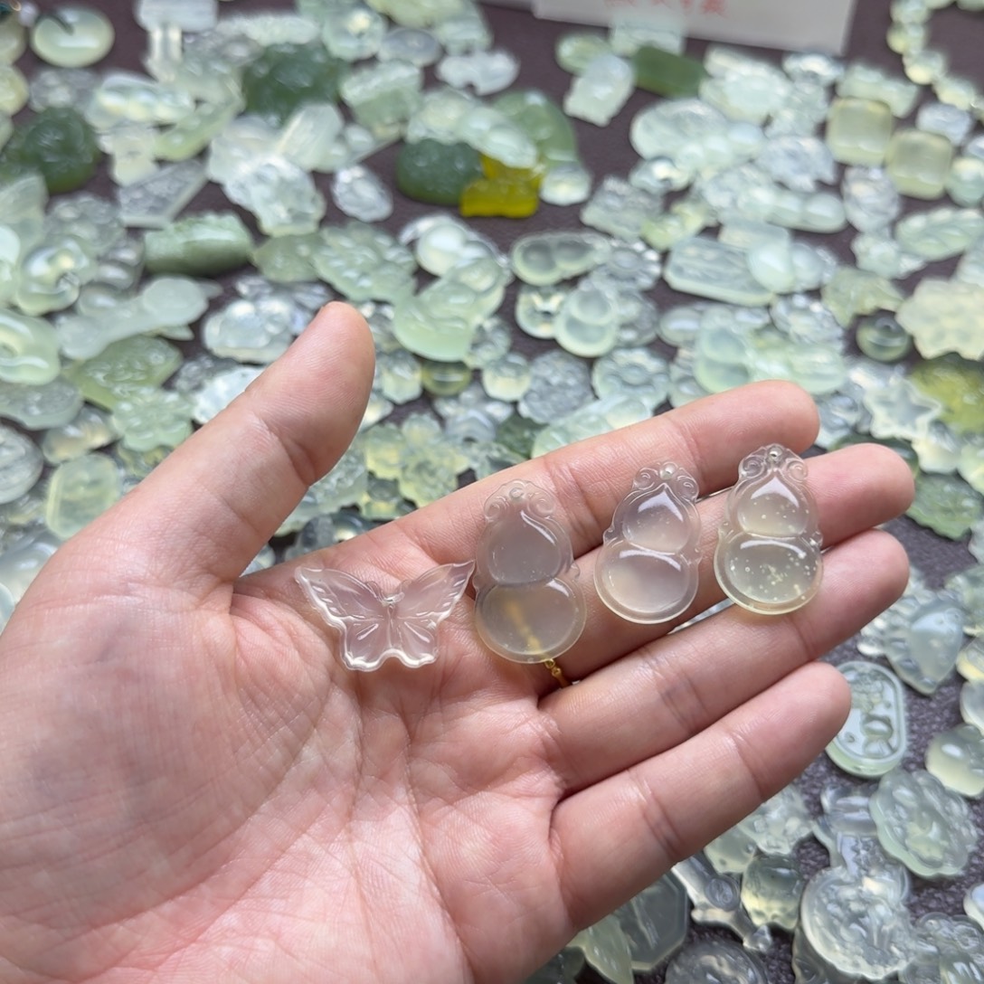 B***i蛇纹石玉合金颈饰