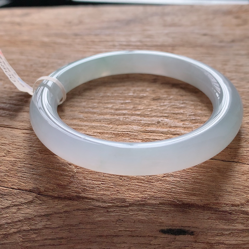 圆条51mm 冰糯种白月光天然缅甸翡翠A货手镯