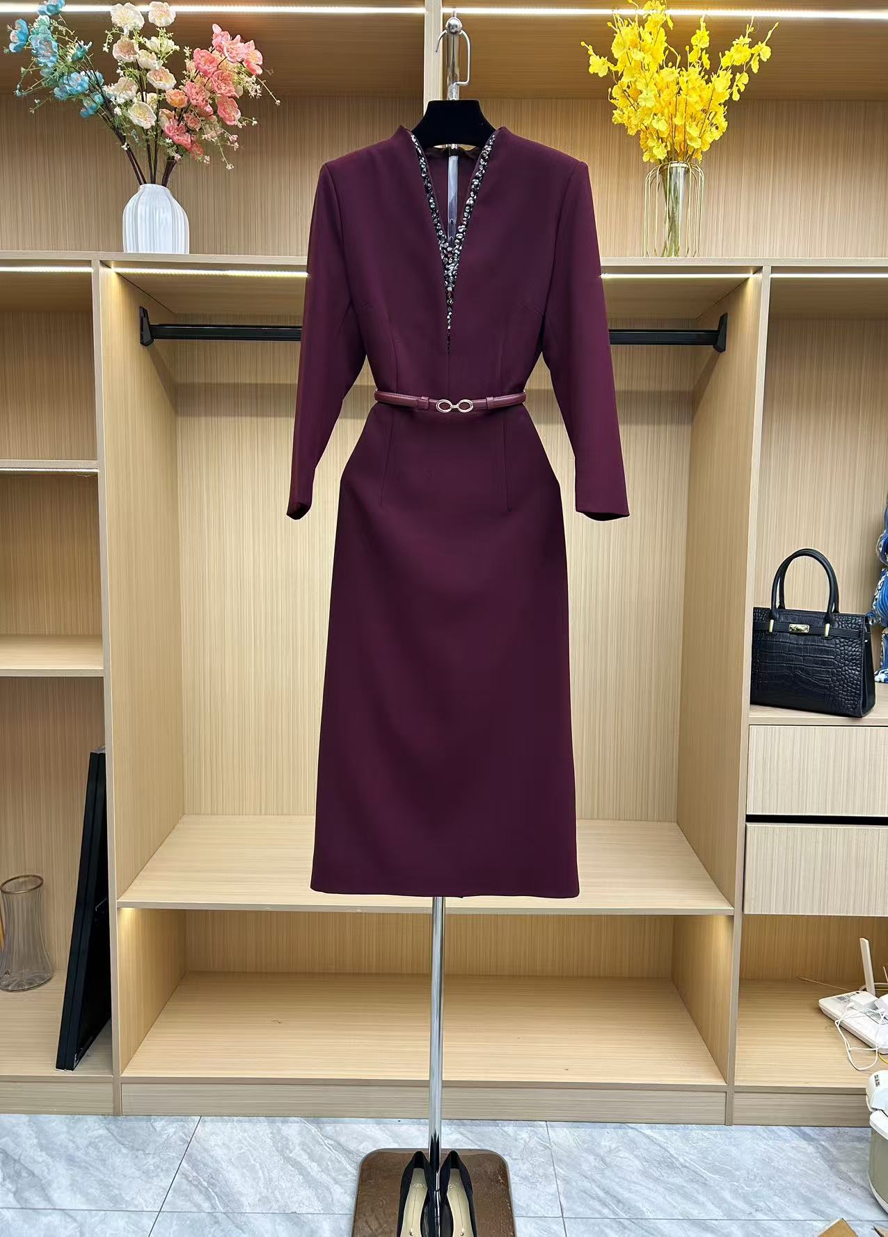 61205-春新款法式重工钉珠连衣裙高级感优雅端庄气质V领包臀裙子