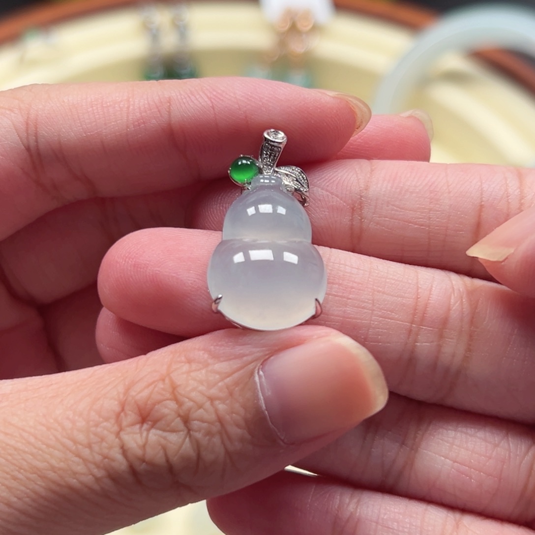 吊坠(不含链)18K金镶嵌翡翠葫芦