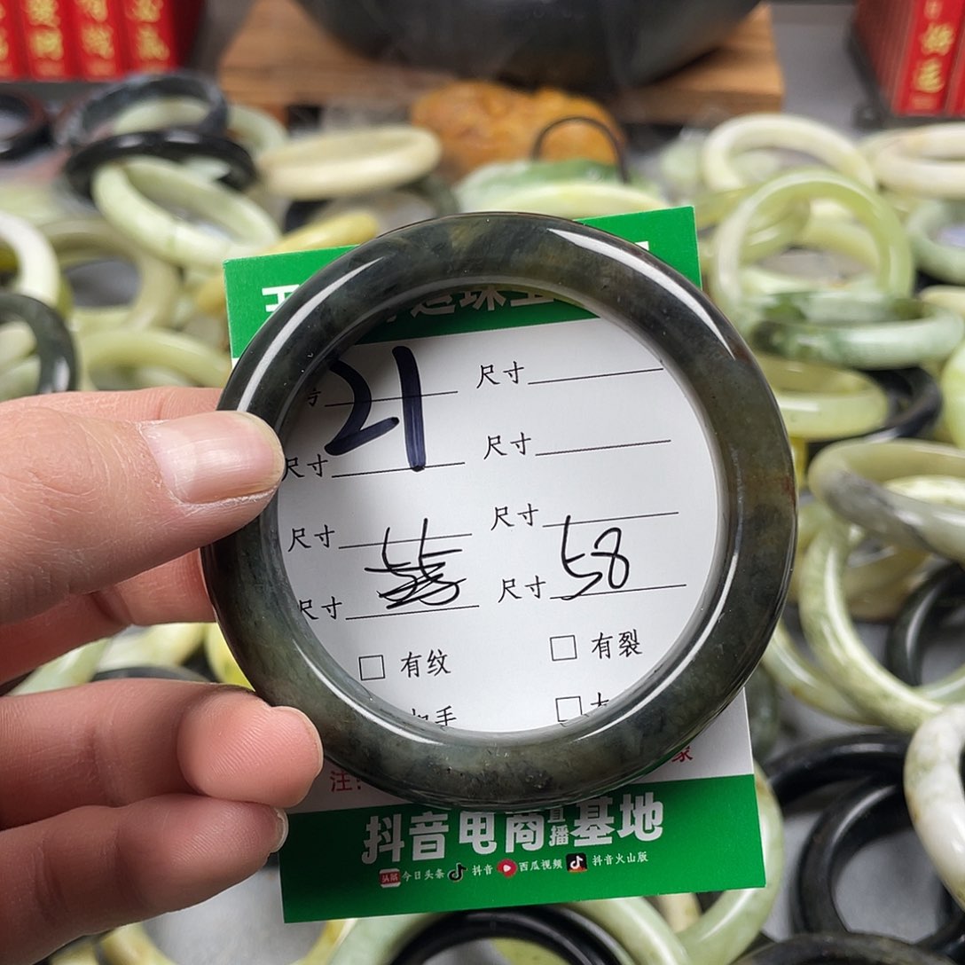 蛇纹石玉手镯未镶嵌