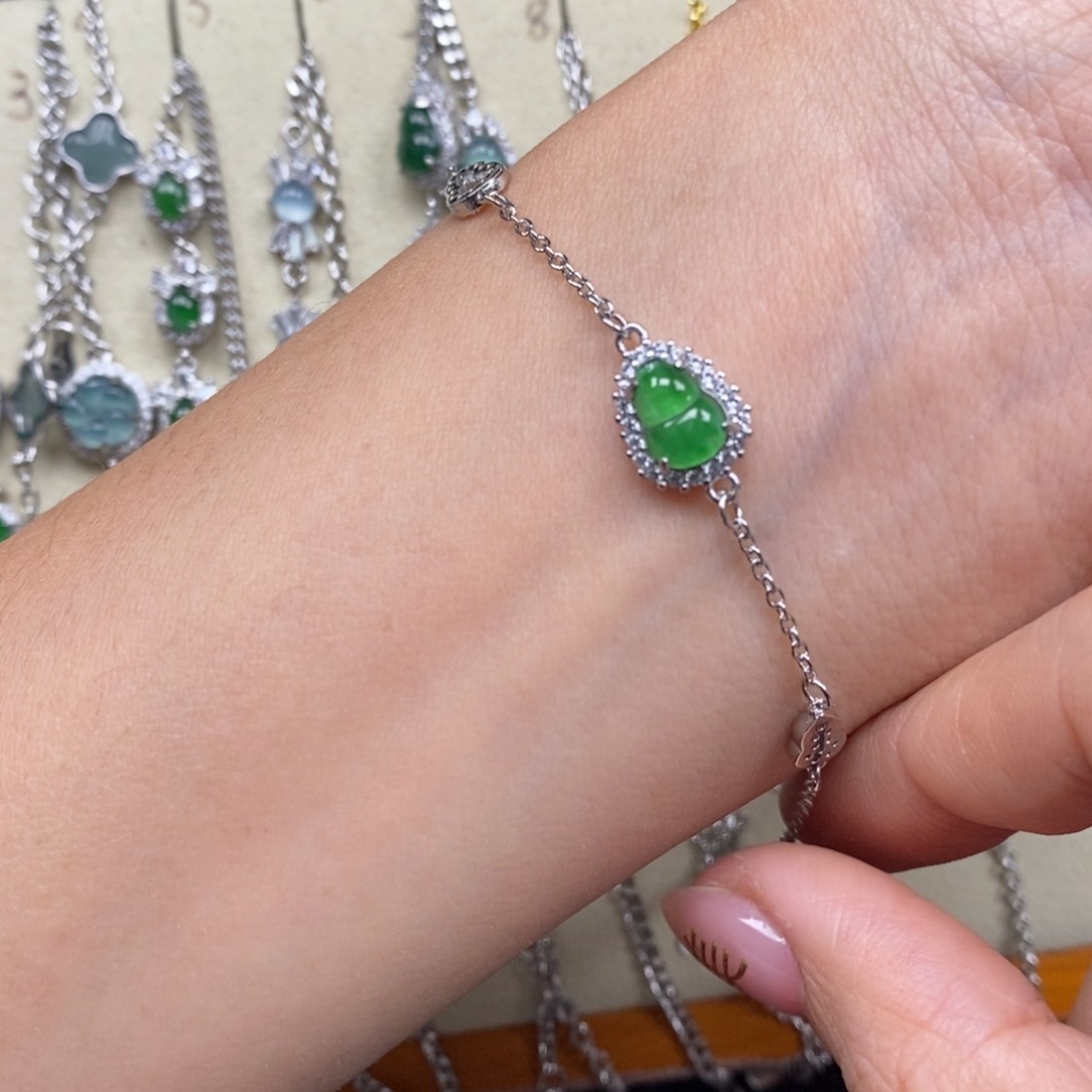 翡翠颈饰未镶嵌翡翠