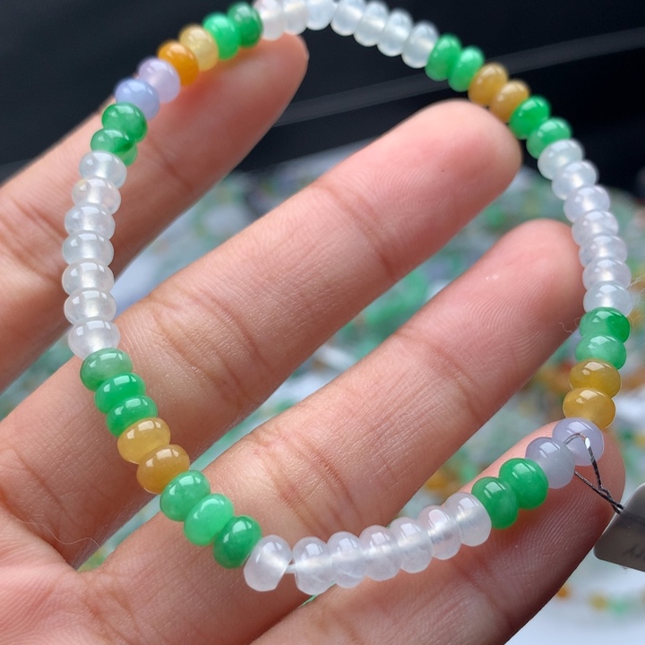 翡翠手镯未镶嵌卡