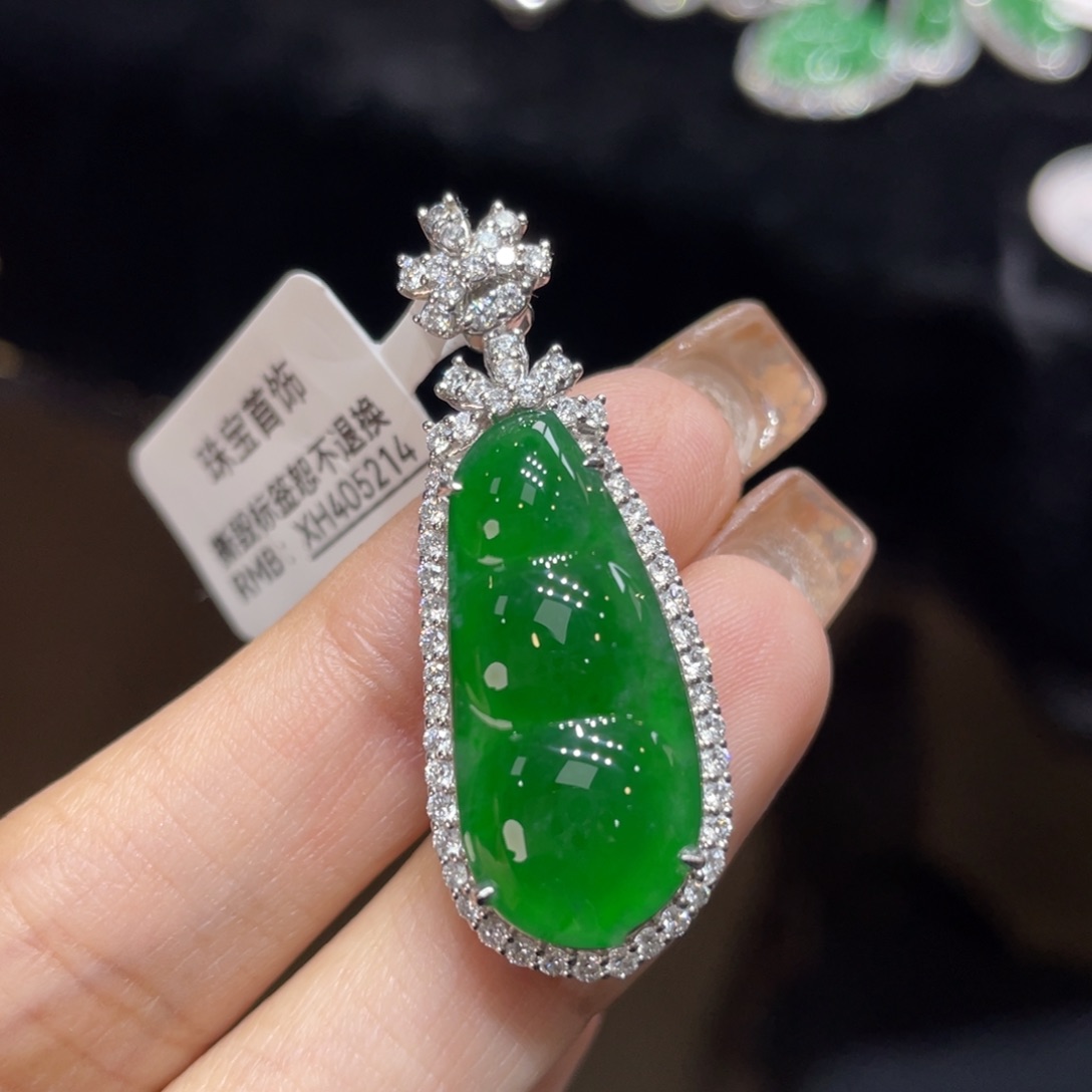 翡翠颈饰18K金镶嵌天然缅甸翡翠