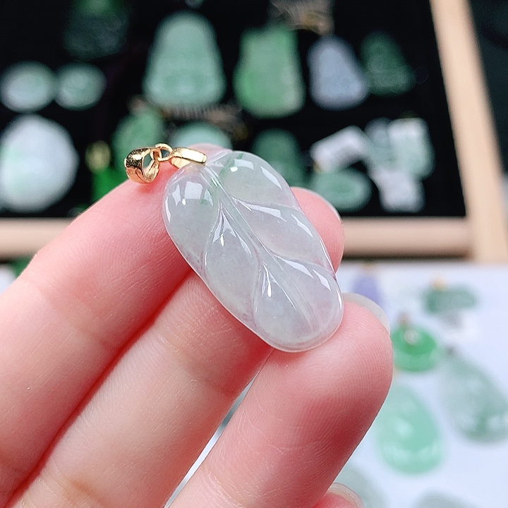 翡翠未镶嵌颈饰吊坠
