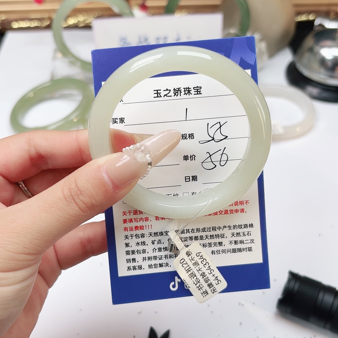 和田玉未镶嵌手镯