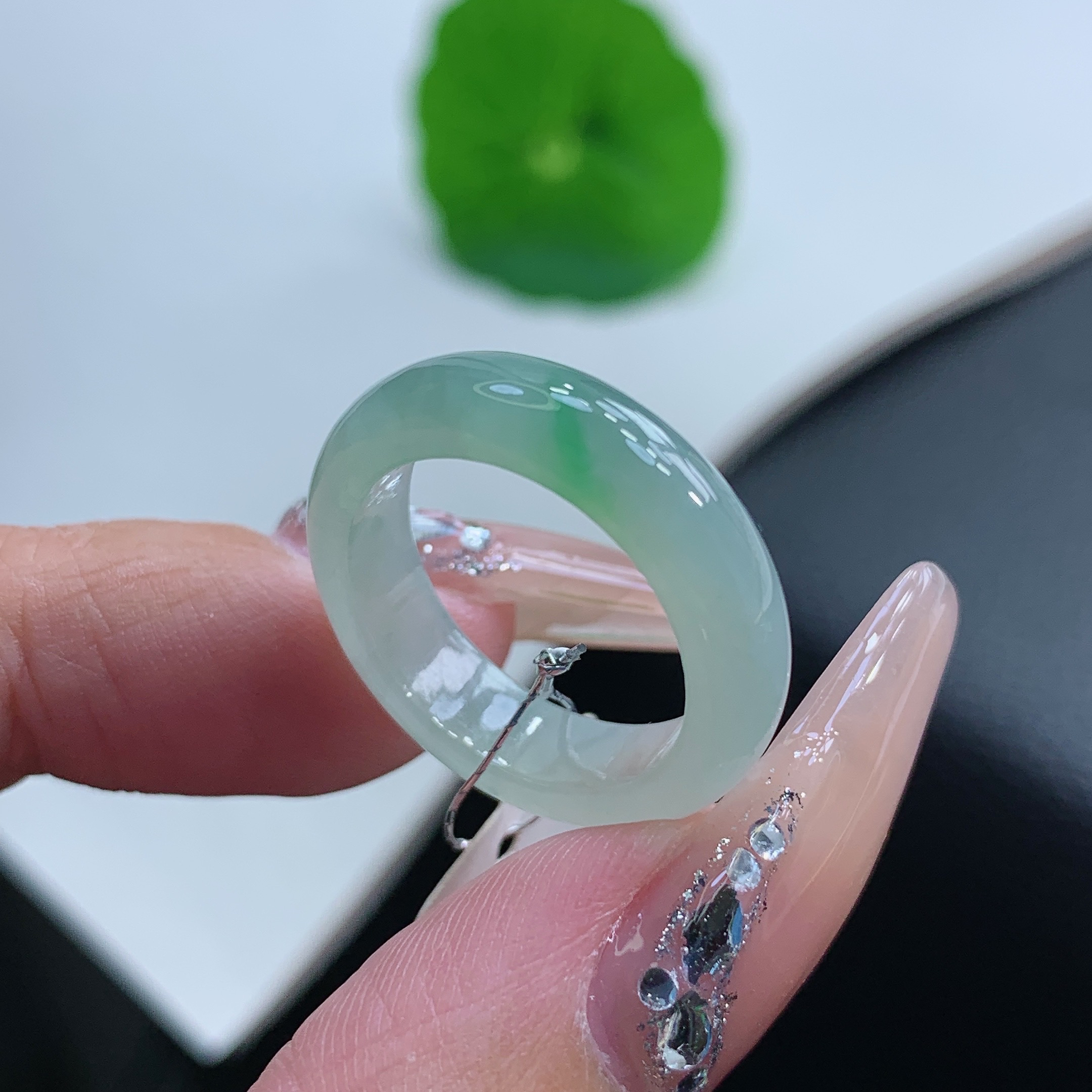 12-13圈口 绿底飘金丝阳绿翡翠戒指指环 尺寸16.3-5.4-3.2