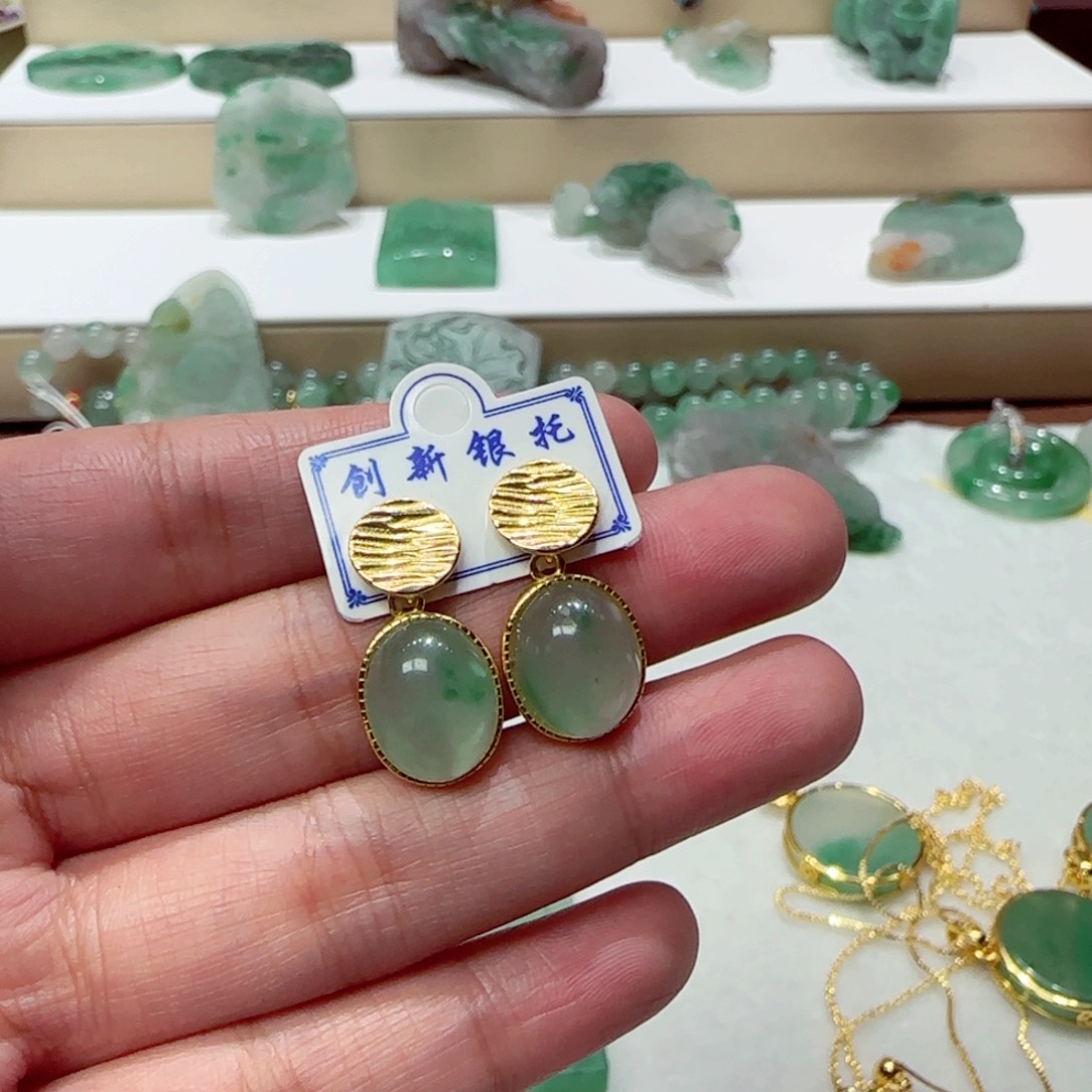 石英质玉未镶嵌颈饰小****