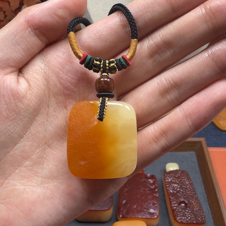 蜜蜡未镶嵌吊坠(赠链)