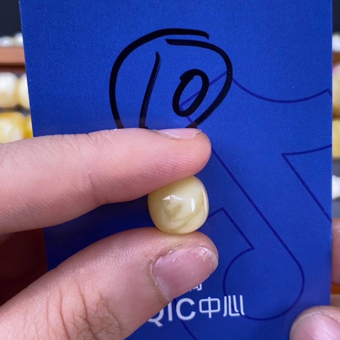 蜜蜡裸石未镶嵌r***.蜜蜡