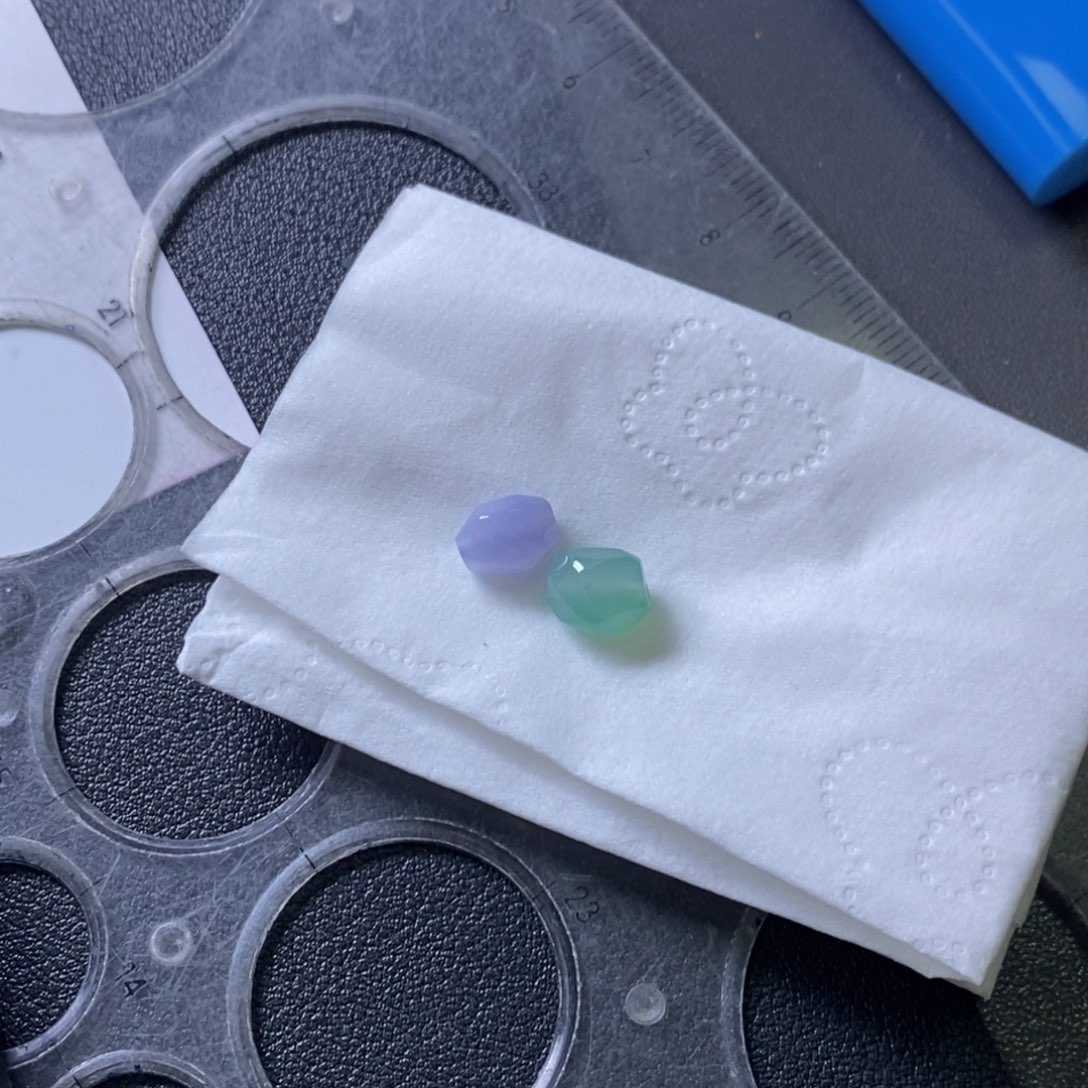 芳***子定制翡翠未镶嵌定制
