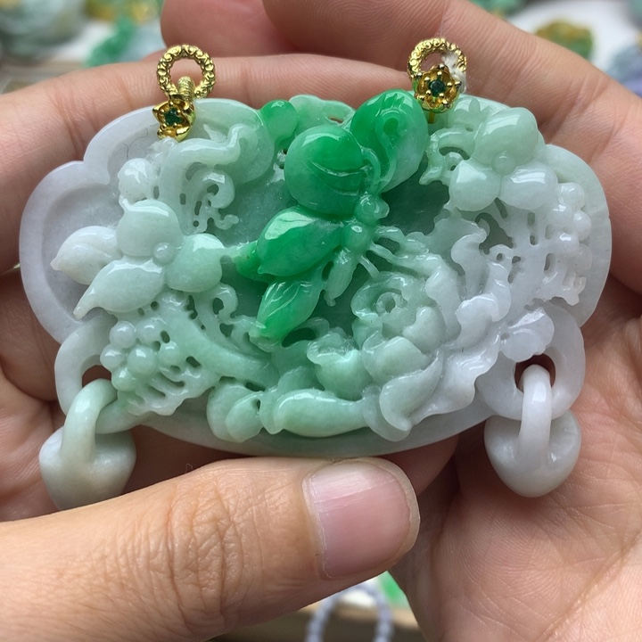 颈饰未镶嵌翡翠 
