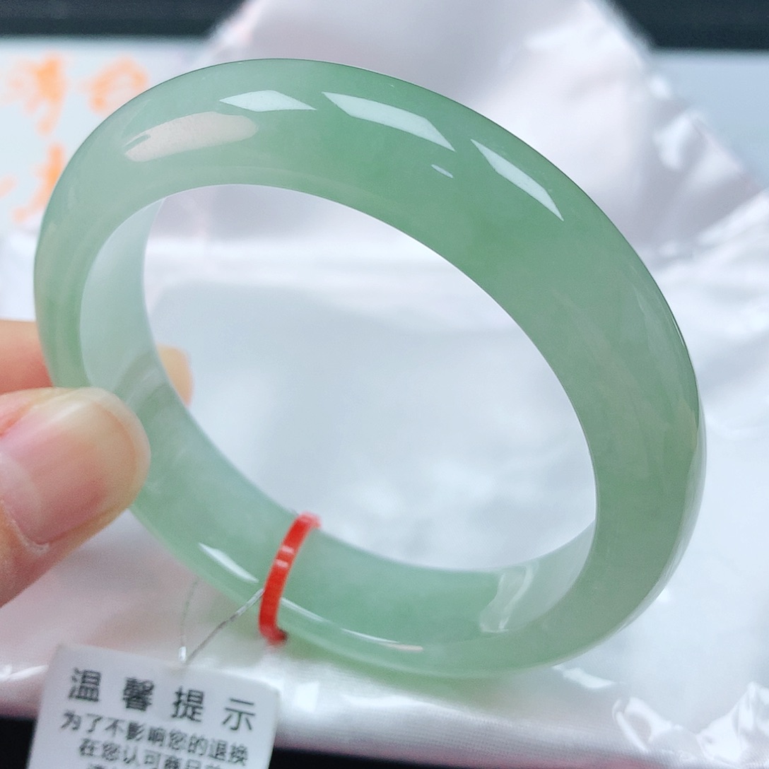 翡翠手镯未镶嵌52圈