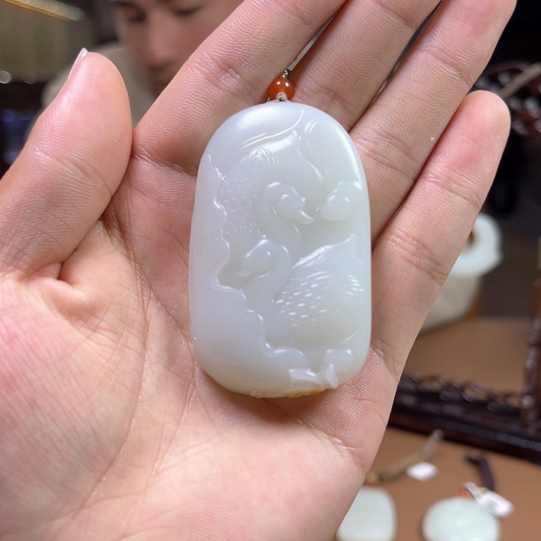 和田玉颈饰未镶嵌追****子