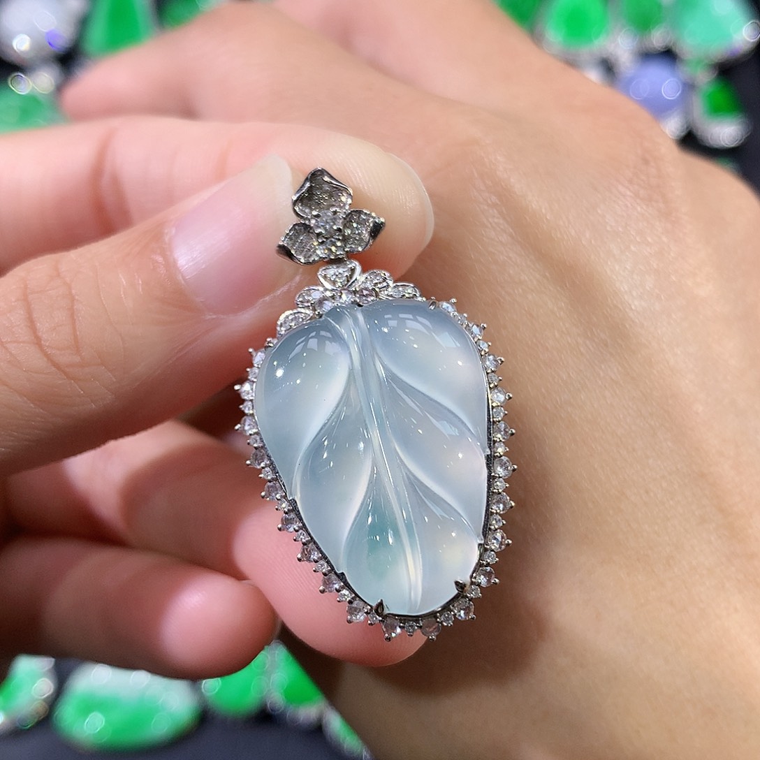 翡翠18K金镶嵌颈饰