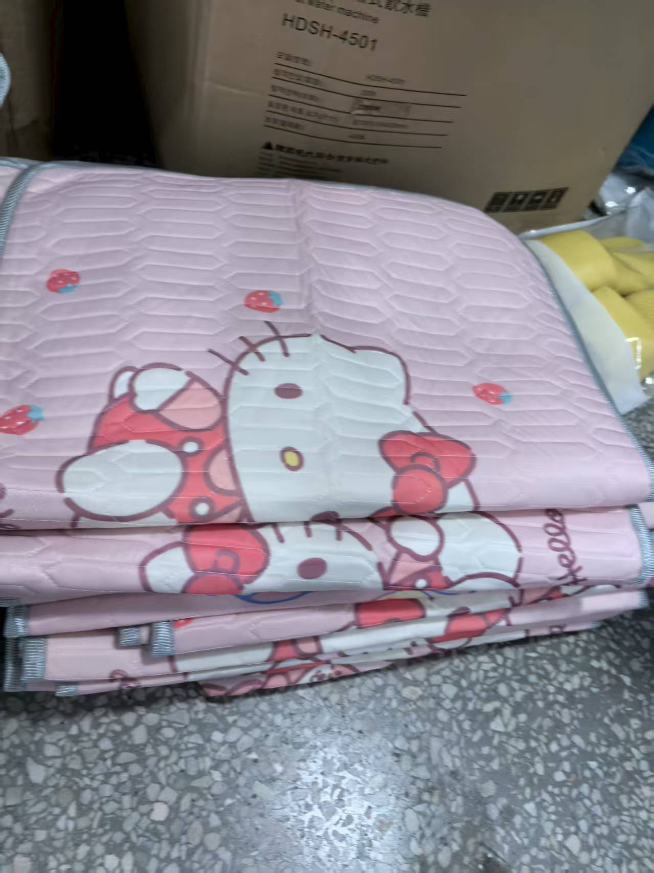 《厚广家》3楼45×70粉色小猫凉感丝乳胶枕套 发1对 瑕疵