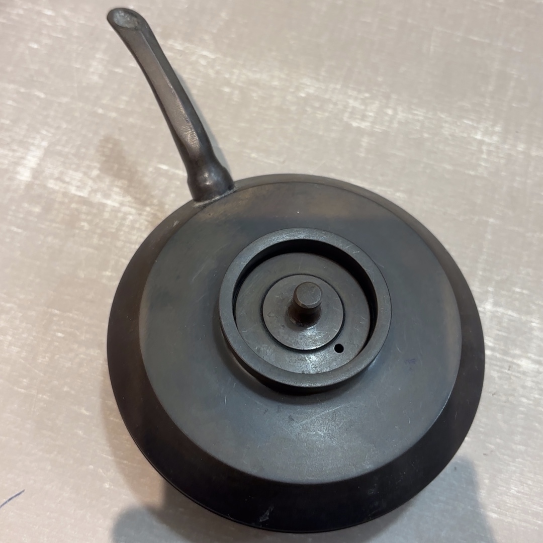 老***哥非常喜欢这个瓷器