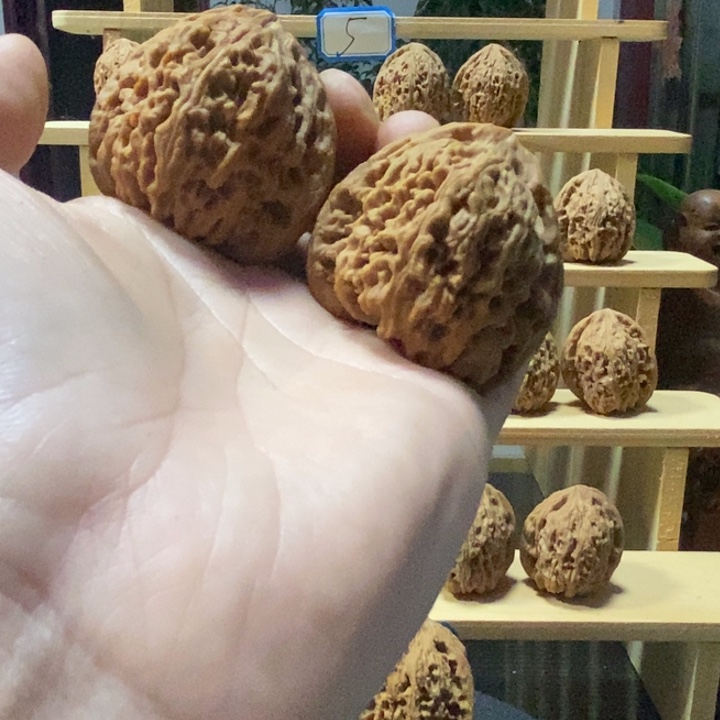 铃***手文玩核桃吊坠南疆石核桃