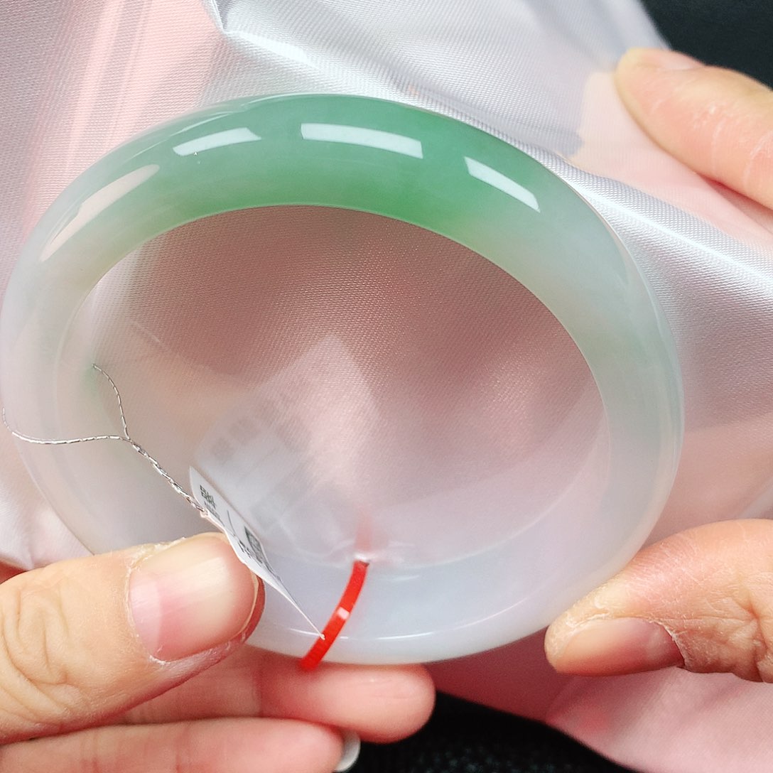 翡翠手镯未镶嵌59圈