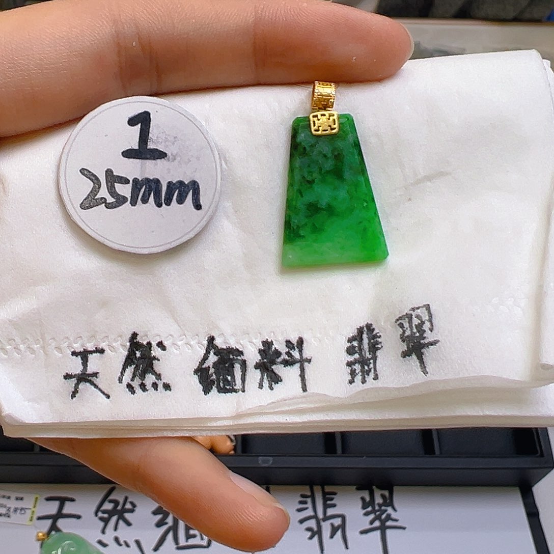 翡翠颈饰18K金镶嵌翡翠
