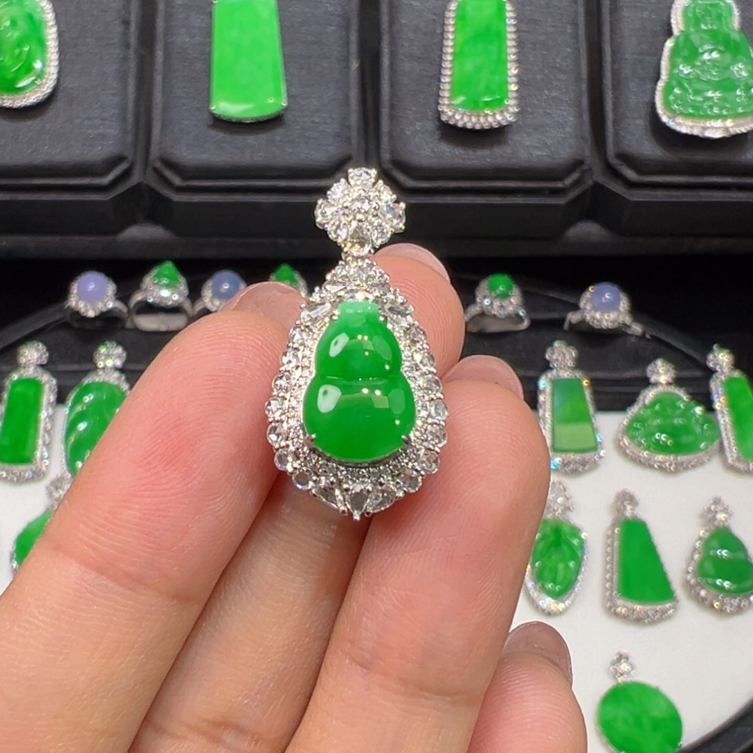 翡翠18K金镶嵌颈饰收到货48小时鉴赏期